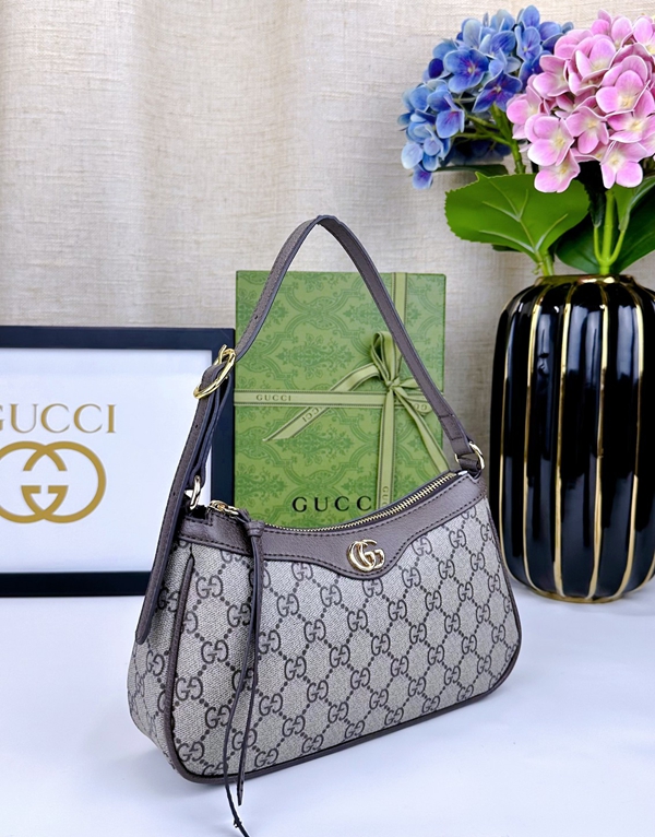 激安グッチバッグコピー背面デザイン